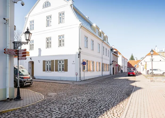 Belhome Lutsu Apartment In Old Town
